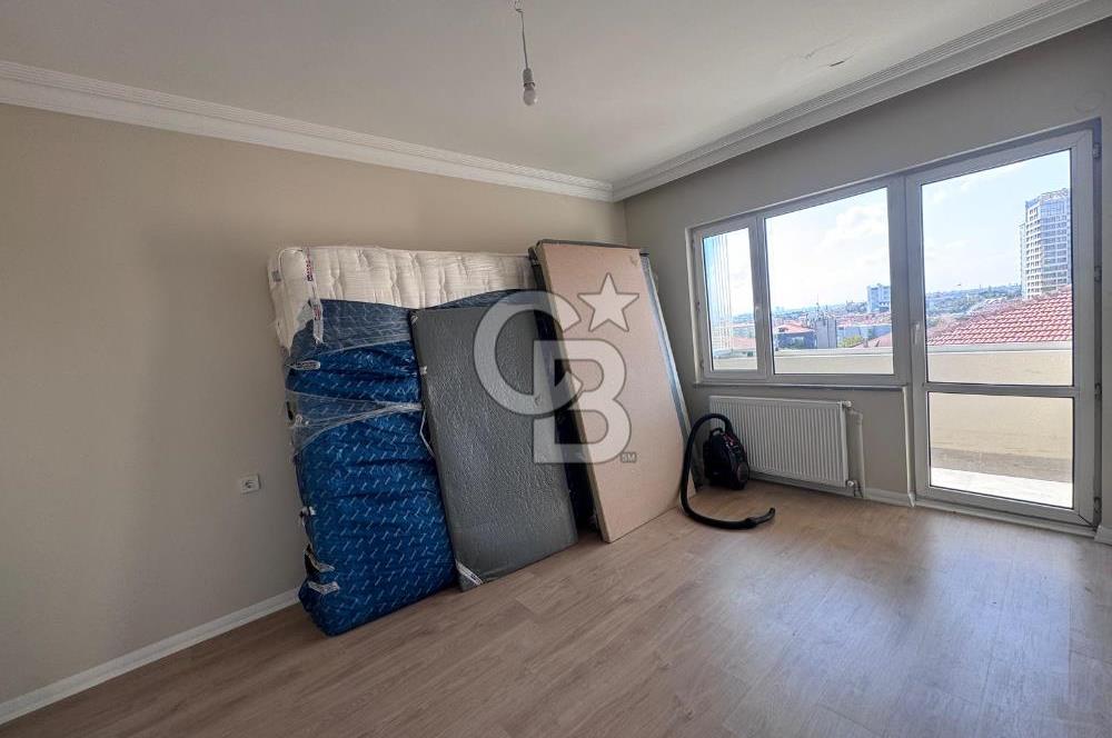 Acıbadem 'de Geniş Teraslı 4+1 Dubleks Boş Satılık Daire