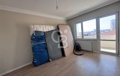 Acıbadem 'de Geniş Teraslı 4+1 Dubleks Boş Satılık Daire