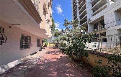 Acıbadem 'de Geniş Teraslı 4+1 Dubleks Boş Satılık Daire