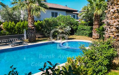Güzelbahçe Kahramandere Mah. Mimarka Uğur Sitesi Havuzlu Satılık Villa