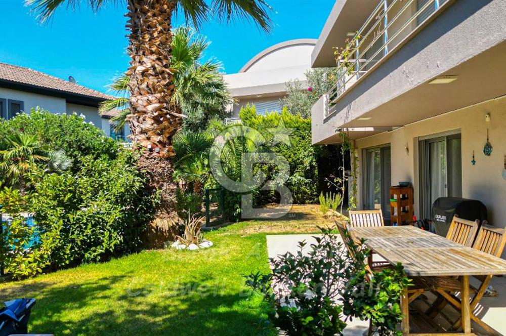 Güzelbahçe Kahramandere Mah. Mimarka Uğur Sitesi Havuzlu Satılık Villa