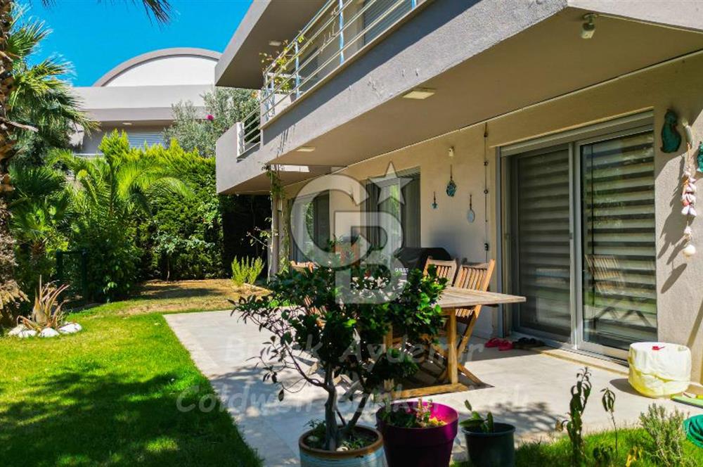 Güzelbahçe Kahramandere Mah. Mimarka Uğur Sitesi Havuzlu Satılık Villa