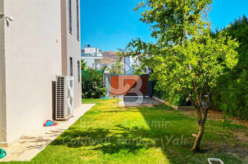 Güzelbahçe Kahramandere Mah. Mimarka Uğur Sitesi Havuzlu Satılık Villa