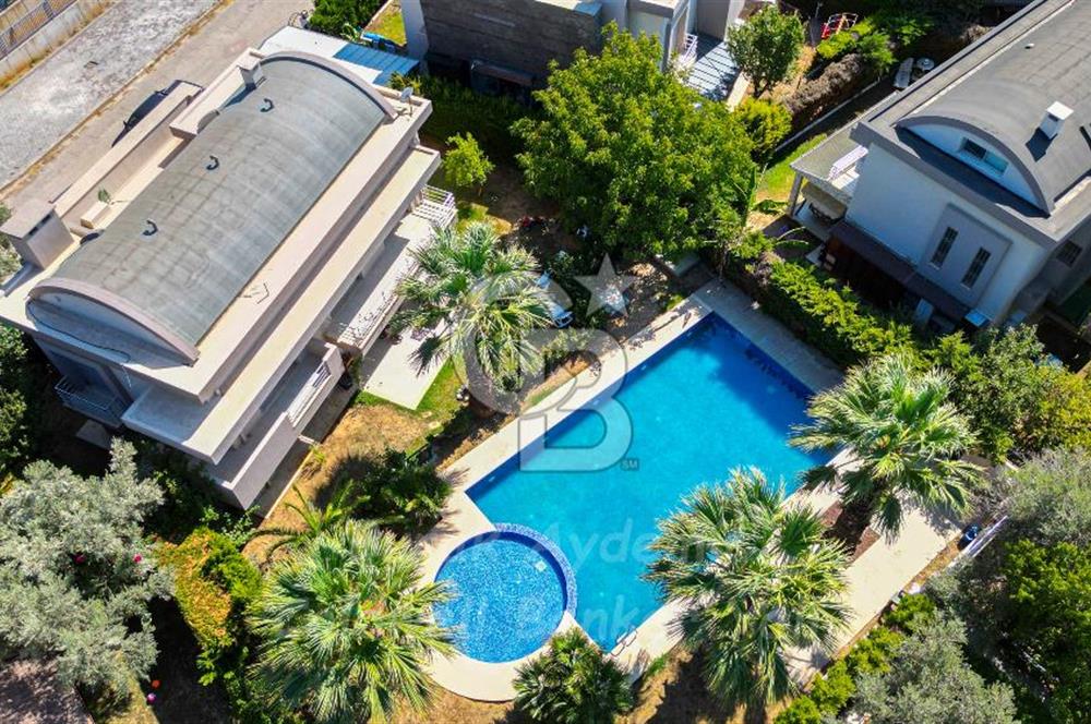 Güzelbahçe Kahramandere Mah. Mimarka Uğur Sitesi Havuzlu Satılık Villa