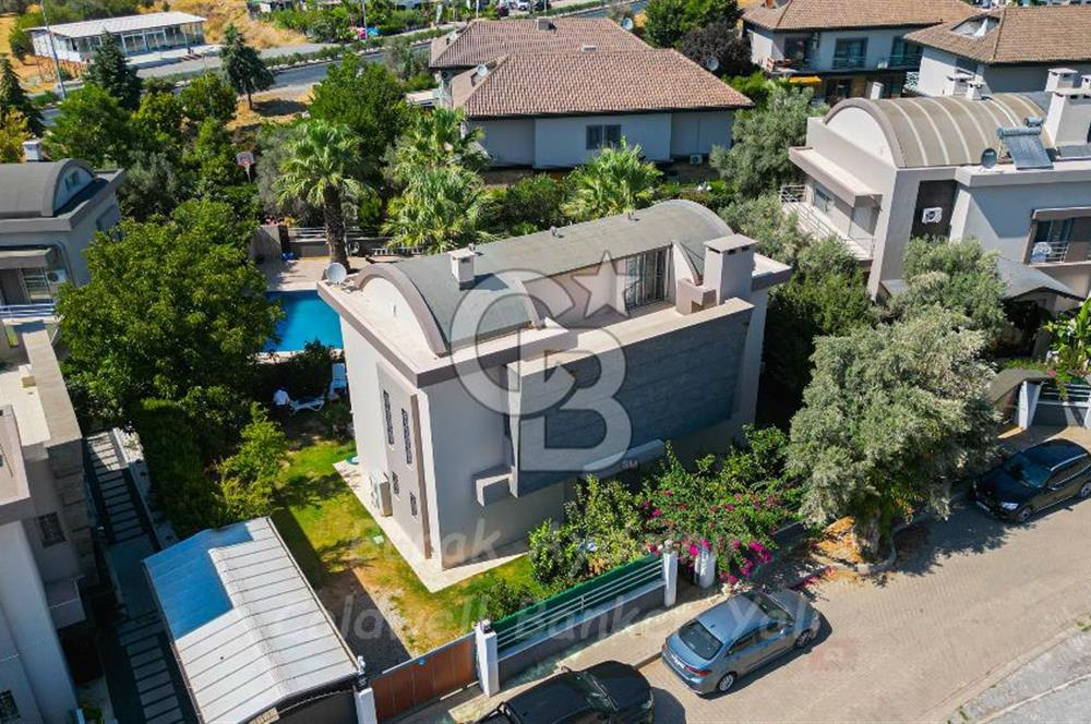 Güzelbahçe Kahramandere Mah. Mimarka Uğur Sitesi Havuzlu Satılık Villa
