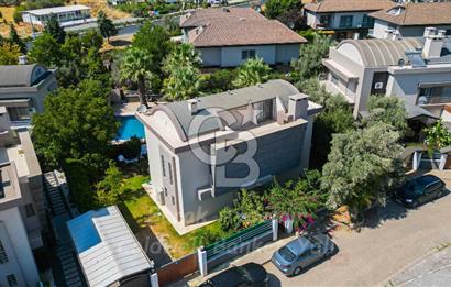 Güzelbahçe Kahramandere Mah. Mimarka Uğur Sitesi Havuzlu Satılık Villa