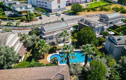 Güzelbahçe Kahramandere Mah. Mimarka Uğur Sitesi Havuzlu Satılık Villa