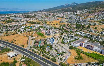 Güzelbahçe Kahramandere Mah. Mimarka Uğur Sitesi Havuzlu Satılık Villa