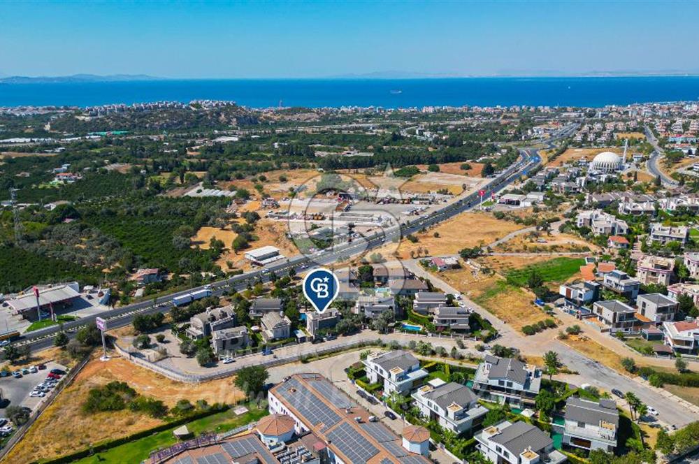 Güzelbahçe Kahramandere Mah. Mimarka Uğur Sitesi Havuzlu Satılık Villa