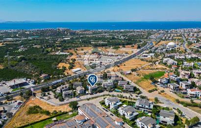 Güzelbahçe Kahramandere Mah. Mimarka Uğur Sitesi Havuzlu Satılık Villa