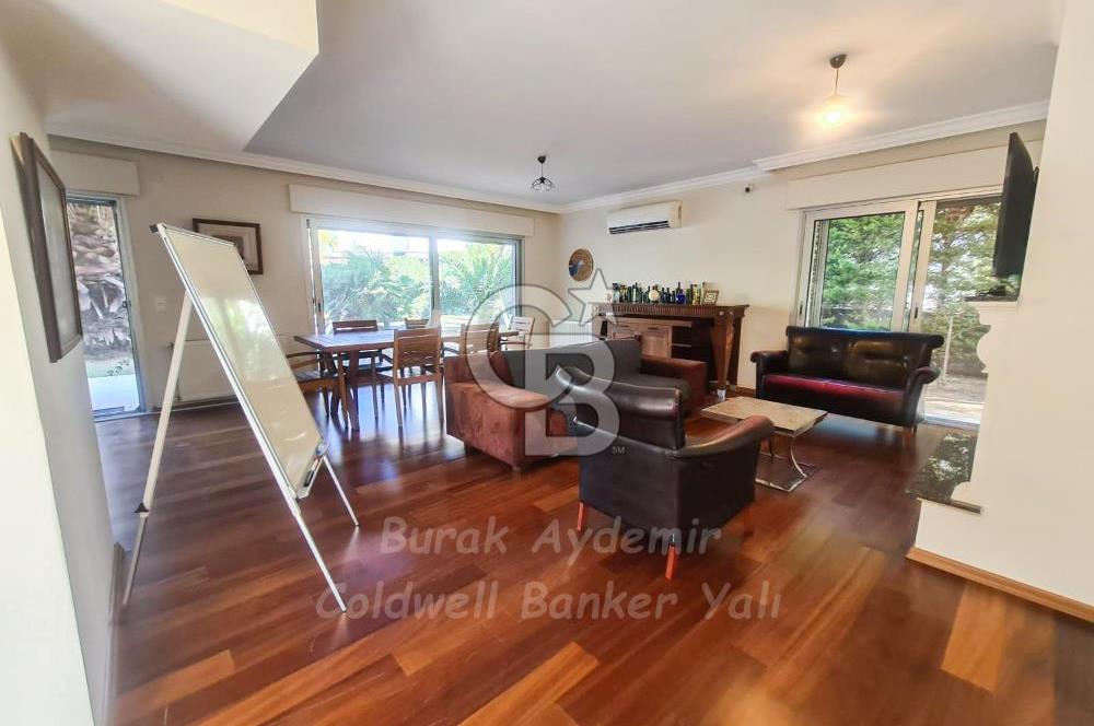 Güzelbahçe Kahramandere Mah. Mimarka Uğur Sitesi Havuzlu Satılık Villa