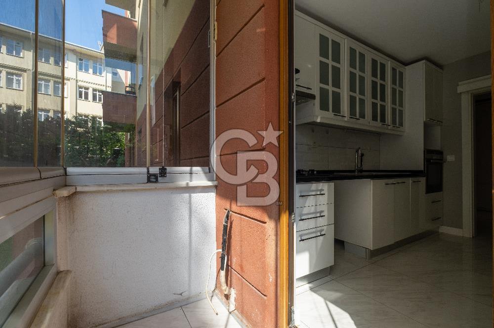 SANCAKTEPE SARIEVLER SİTESİNDE, 152 M² NET BAHÇE KATI