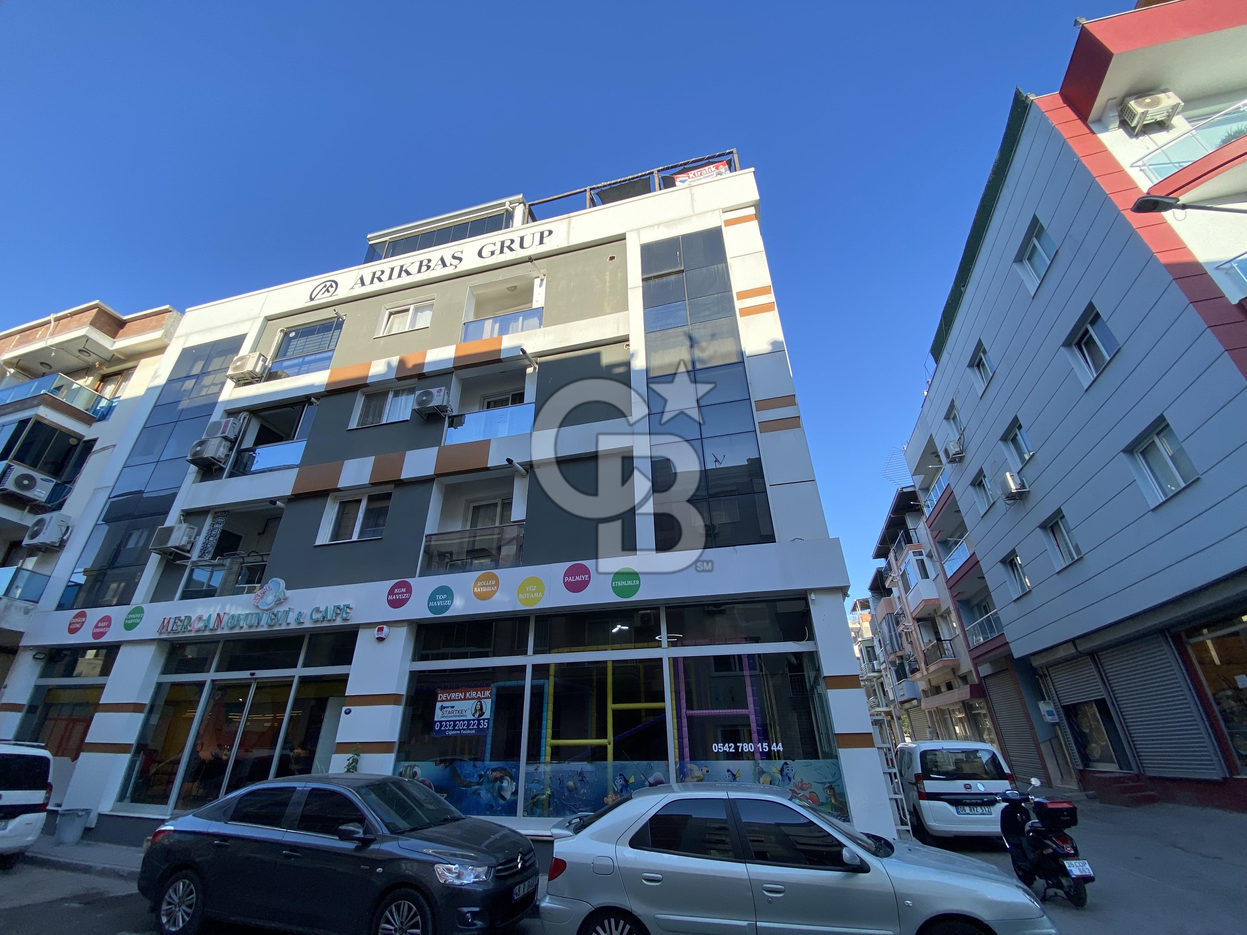 ÇİĞLİ YENİMAHALLEDE MERKEZİ KONUMDA SATILIK 2+1 daire