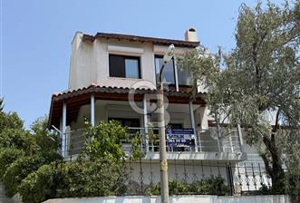 Seferihisar Site İçerisinde Özel Plajlı Müstakil Villa