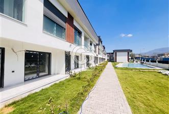 Bornova'da Güvenlikli Havuzlu Site İçinde Satılık 1+1 Daire
