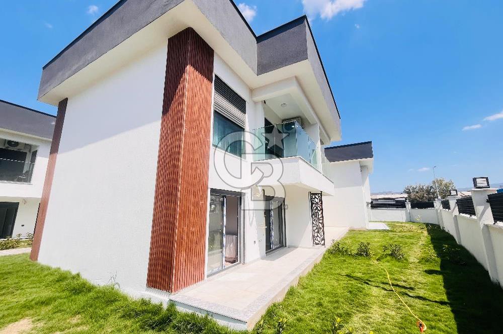 Bornova'da Güvenlikli Havuzlu Site İçinde Satılık 1+1 Daire