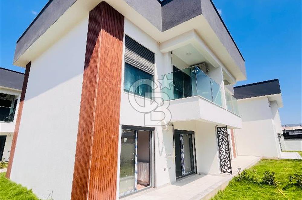 Bornova'da Güvenlikli Havuzlu Site İçinde Satılık 1+1 Daire