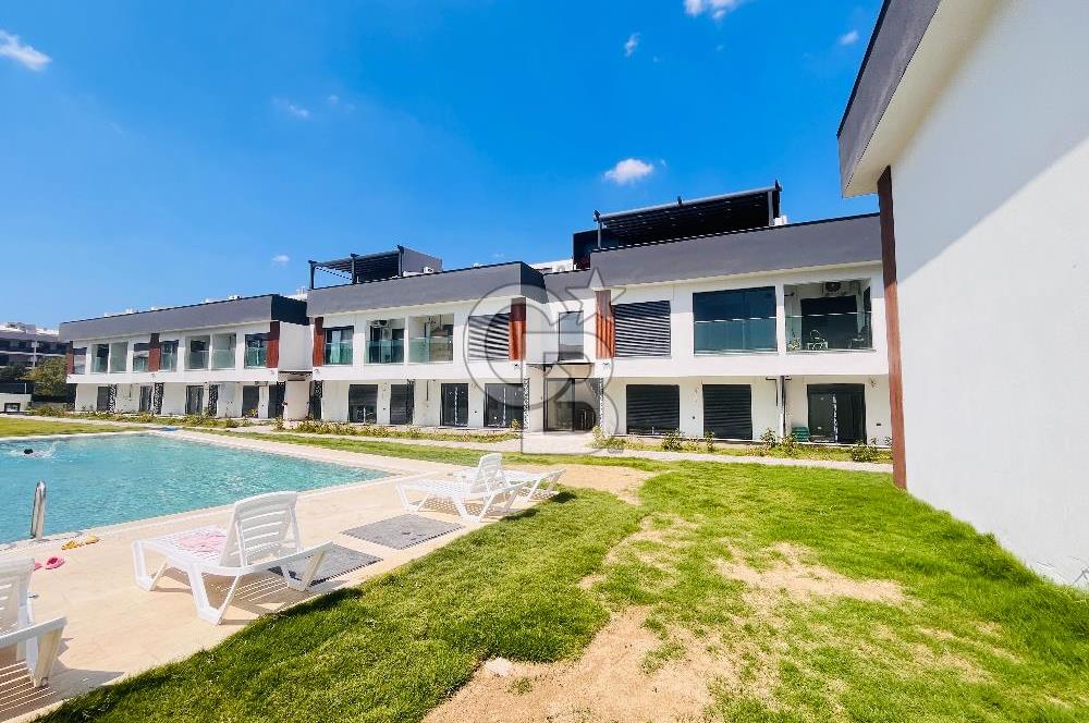 Bornova'da Güvenlikli Havuzlu Site İçinde Satılık 1+1 Daire