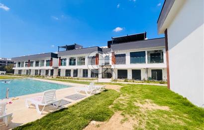 Bornova'da Güvenlikli Havuzlu Site İçinde Satılık 1+1 Daire