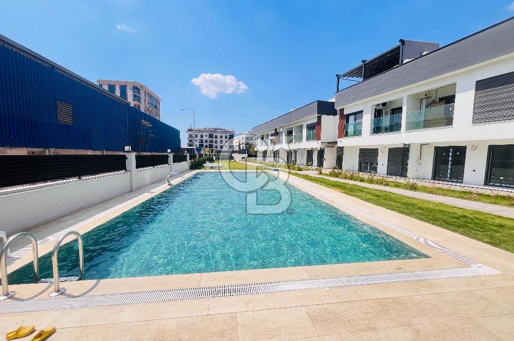 Bornova'da Güvenlikli Havuzlu Site İçinde Satılık 1+1 Daire