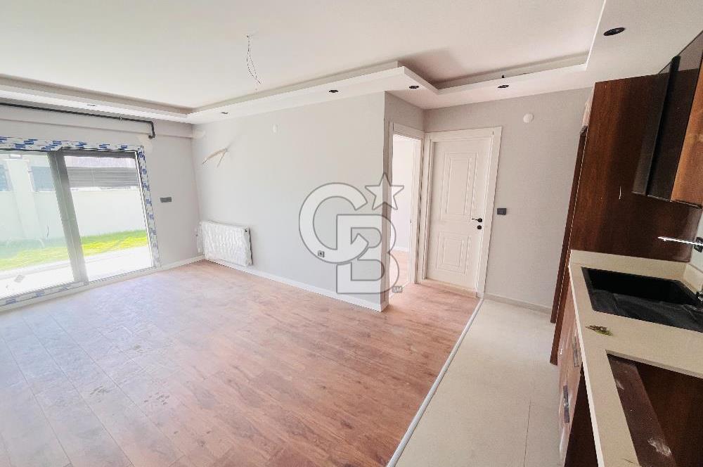 Bornova'da Güvenlikli Havuzlu Site İçinde Satılık 1+1 Daire