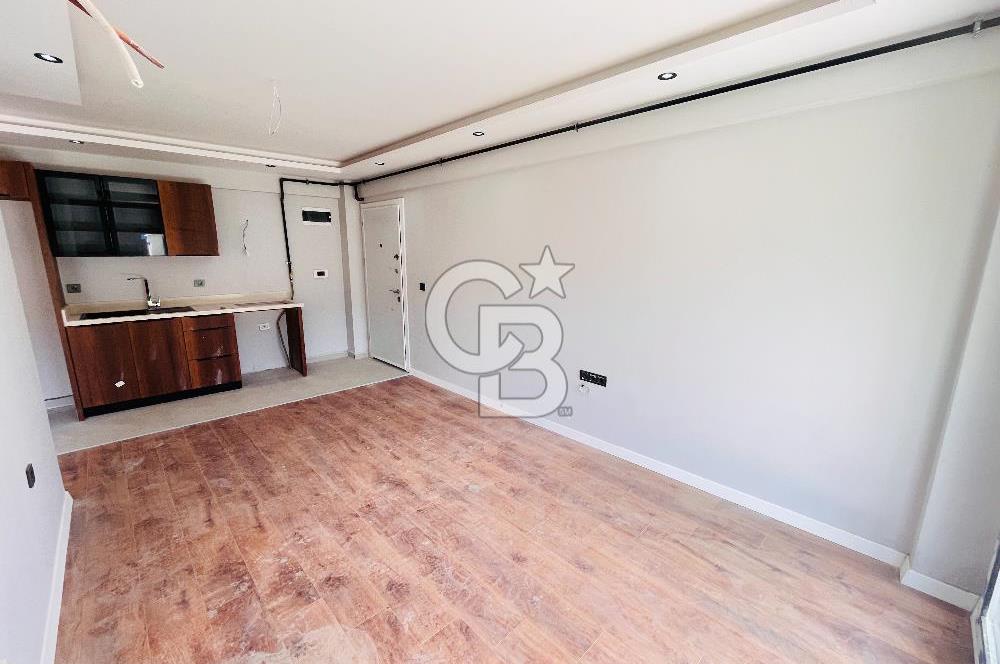 Bornova'da Güvenlikli Havuzlu Site İçinde Satılık 1+1 Daire