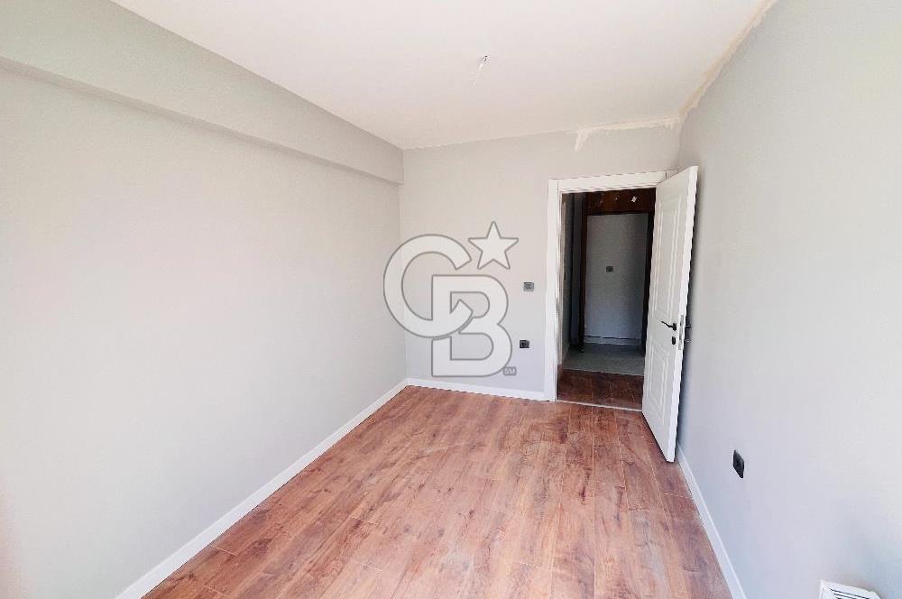 Bornova'da Güvenlikli Havuzlu Site İçinde Satılık 1+1 Daire