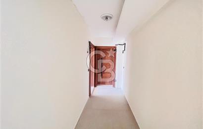 Bornova'da Güvenlikli Havuzlu Site İçinde Satılık 1+1 Daire