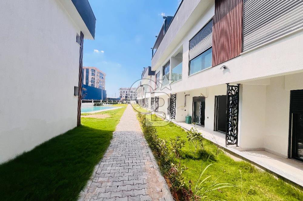 Bornova'da Güvenlikli Havuzlu Site İçinde Satılık 1+1 Daire