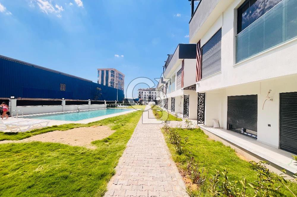 Bornova'da Güvenlikli Havuzlu Site İçinde Satılık 1+1 Daire