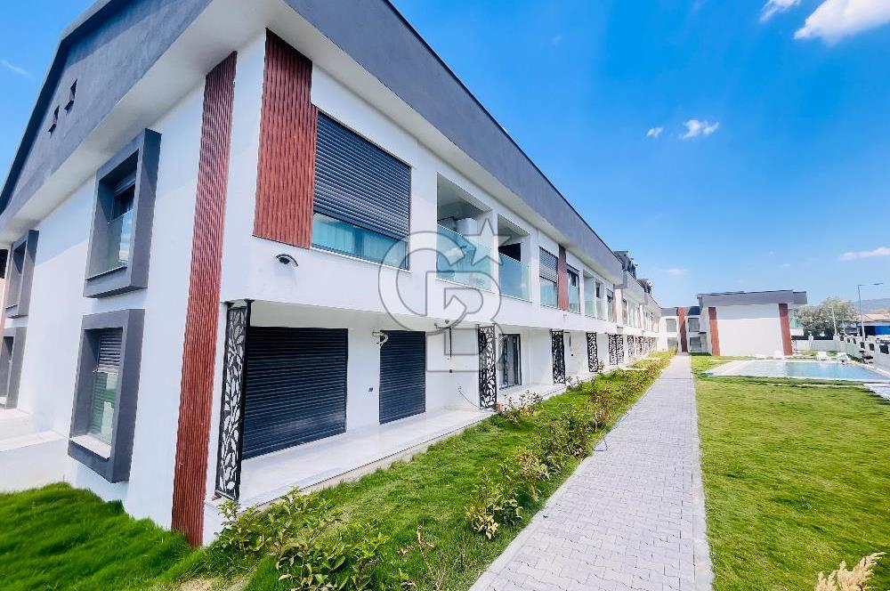 Bornova'da Güvenlikli Havuzlu Site İçinde Satılık 1+1 Daire