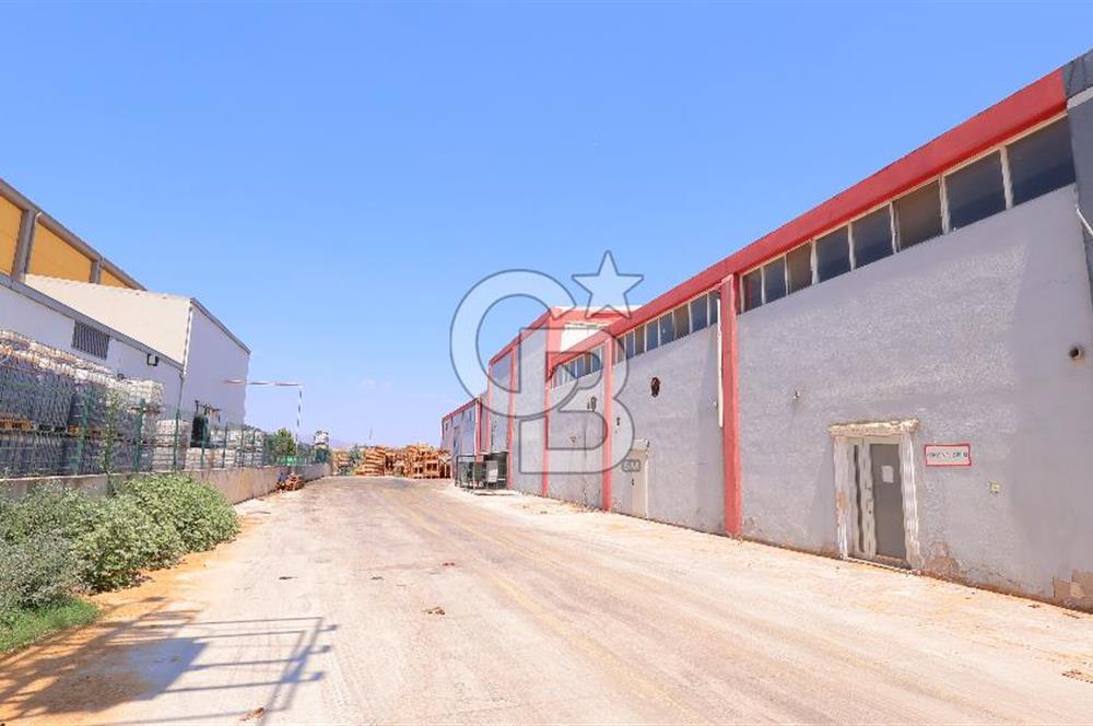 Salihli Organize Sanayi Bölgesi'nde Ankara yolu cepheli köşe...