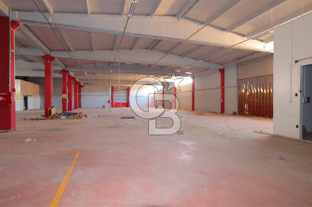 Salihli Organize Sanayi Bölgesi'nde Ankara yolu cepheli köşe...
