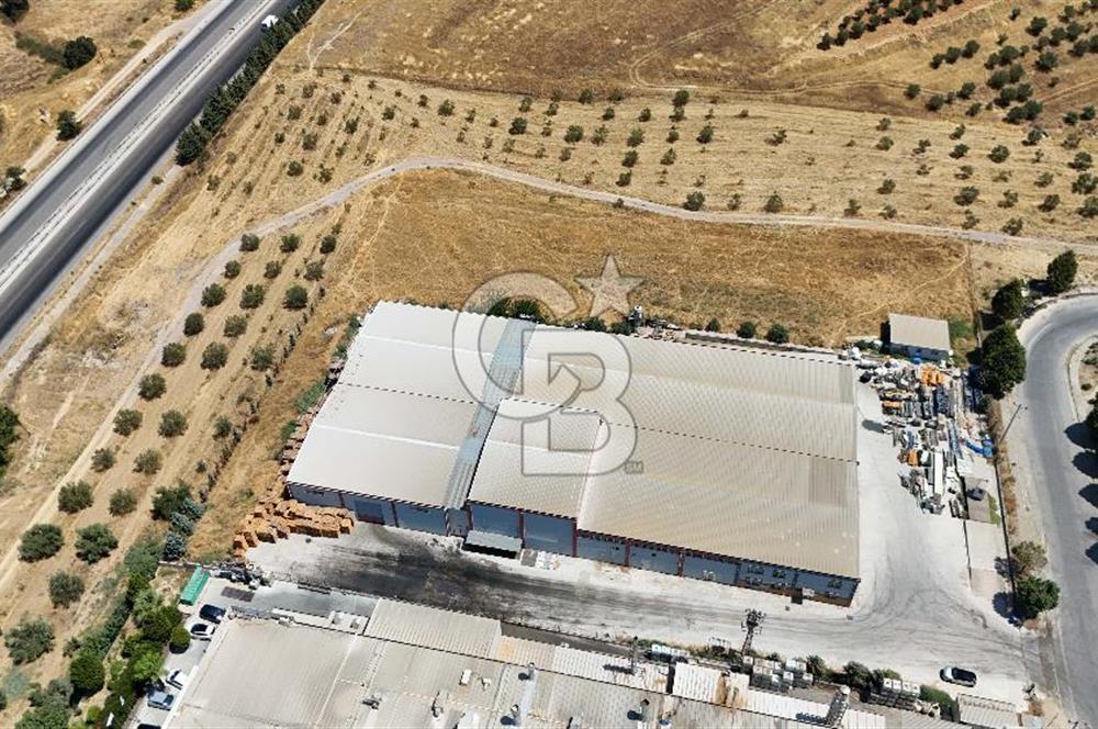 Salihli Organize Sanayi Bölgesi'nde Ankara yolu cepheli köşe...