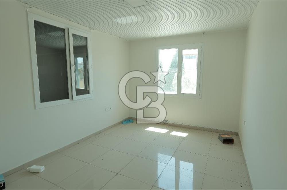 Salihli Organize Sanayi Bölgesi'nde Ankara yolu cepheli köşe...