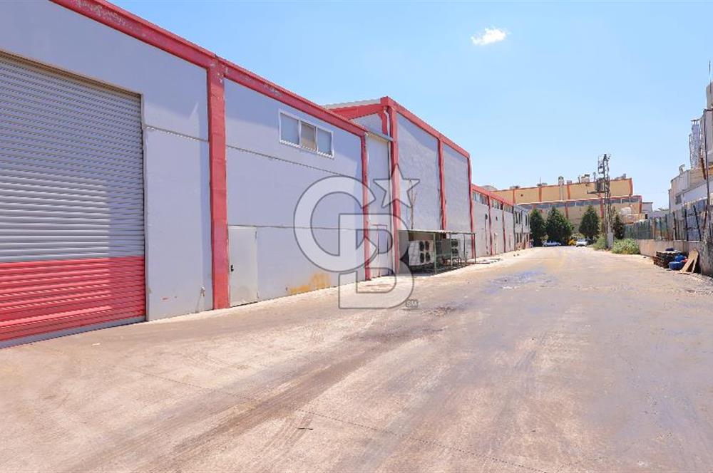 Salihli Organize Sanayi Bölgesi'nde Ankara yolu cepheli köşe...