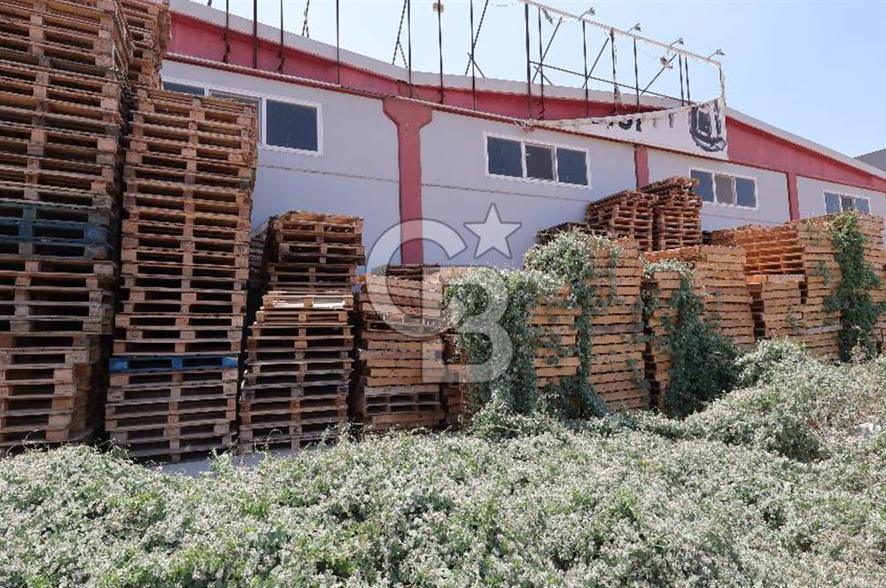 Salihli Organize Sanayi Bölgesi'nde Ankara yolu cepheli köşe...