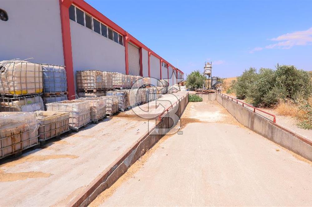 Salihli Organize Sanayi Bölgesi'nde Ankara yolu cepheli köşe...