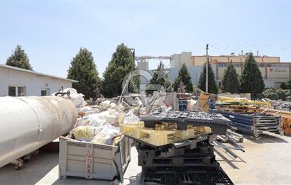 Salihli Organize Sanayi Bölgesi'nde Ankara yolu cepheli köşe...