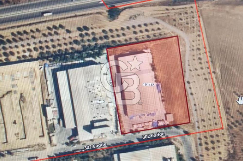 Salihli Organize Sanayi Bölgesi'nde Ankara yolu cepheli köşe...