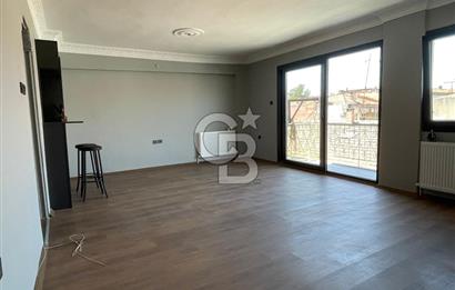 Karşıyaka Bahariye Mahallesinde Satılık 2+1 Daire – Komple Tadilatlı, Kapalı Otoparklı, Merkezi Konumda