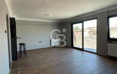 Karşıyaka Bahariye Mahallesinde Satılık 2+1 Daire – Komple Tadilatlı, Kapalı Otoparklı, Merkezi Konumda