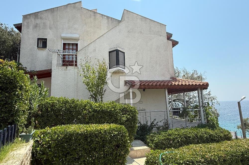 Seferihisar Site İçerisinde Özel Plajlı Müstakil Villa