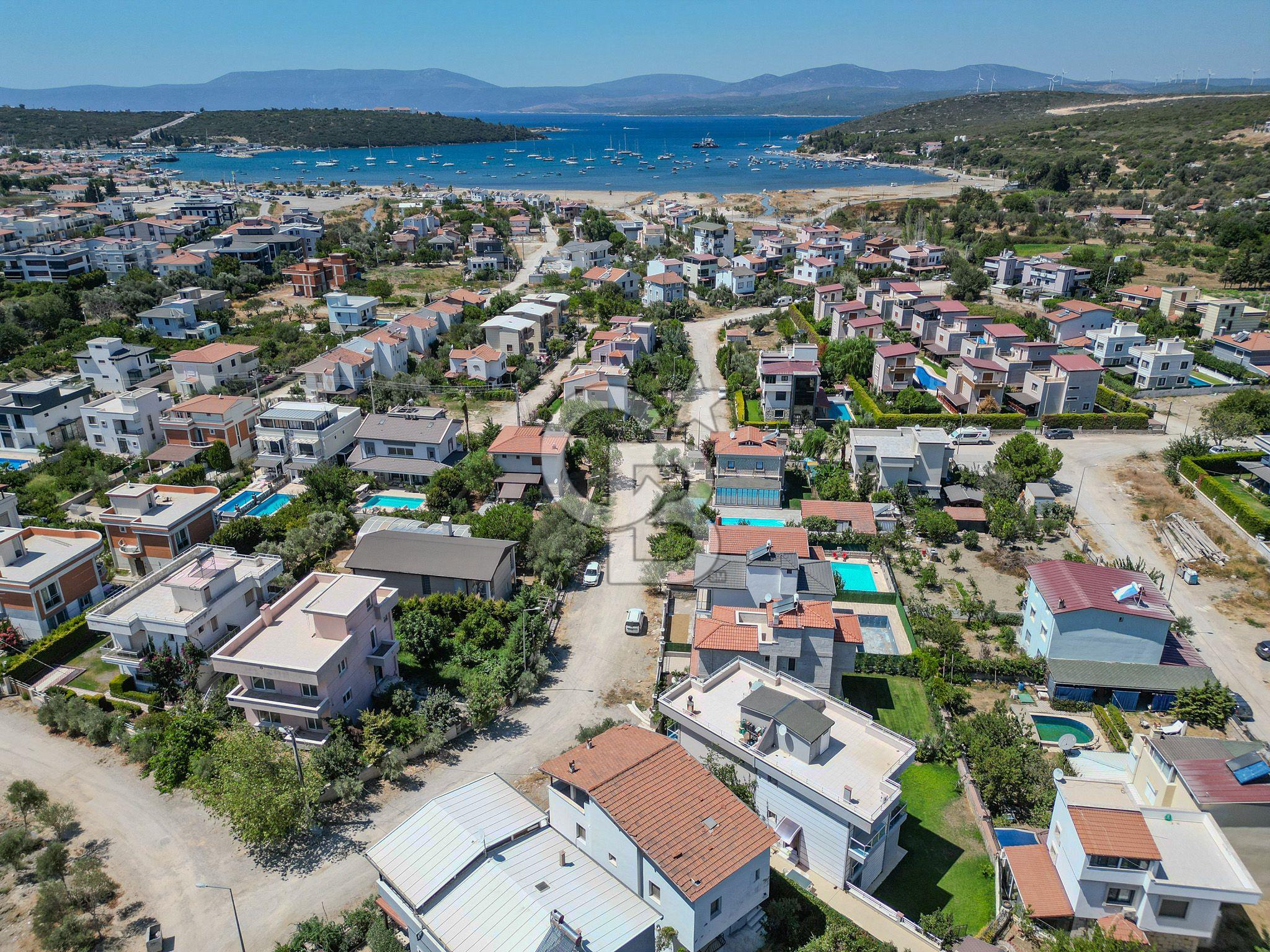 SEFERİHİSAR SIĞACIK 4+2 ÖZEL BAHÇELİ SATILIK VİLLA