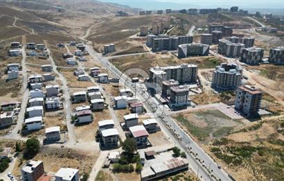 MENEMEN KOYUNDERE DE SATILIK CADDE ÜSTÜ ARSA