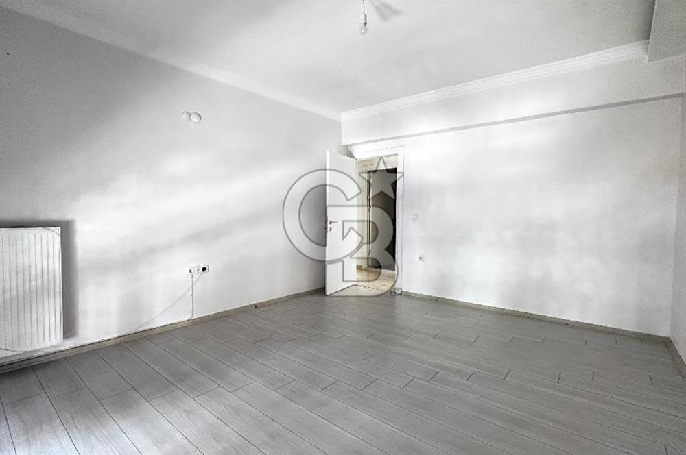 Karşıyaka Yalı Tramwaya 50m Mesafede Kiralık 2+1 Daire Otoparklı