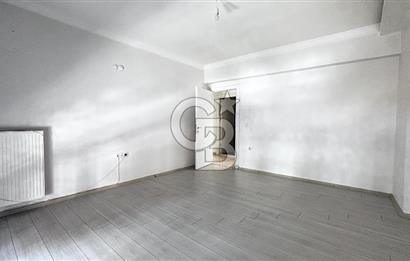 Karşıyaka Yalı Tramwaya 50m Mesafede Kiralık 2+1 Daire Otoparklı