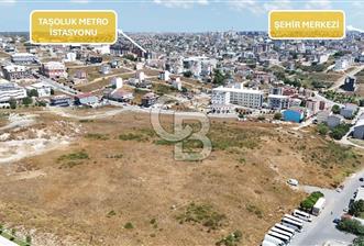 ARNAVUTKÖY TAŞOLUKTA CADDE CEPHE KÖŞE BAŞI SATILIK ARSA