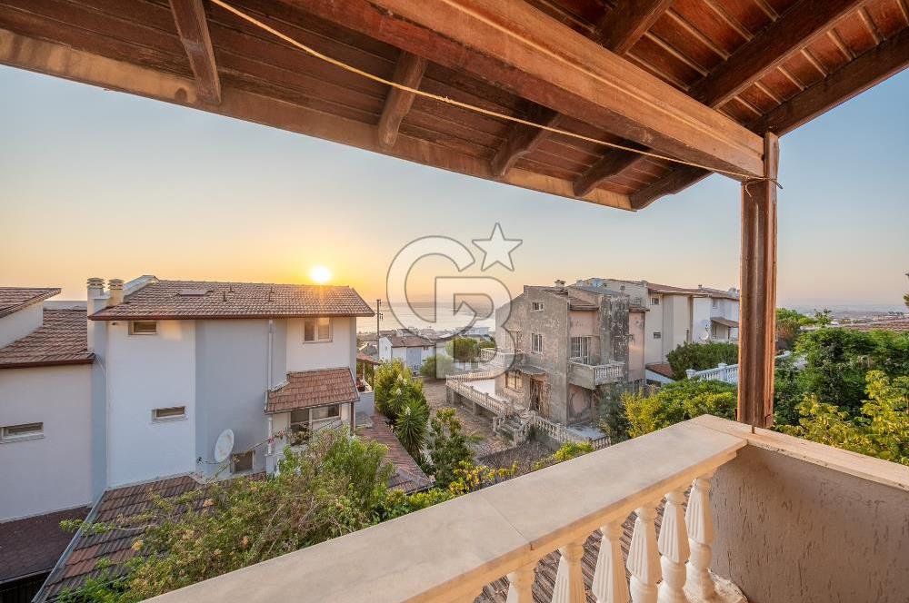 AKARCA YENİSU EVLERİ PANORAMİK DENİZ MANZARALI SATILIK 3+1 VİLLA