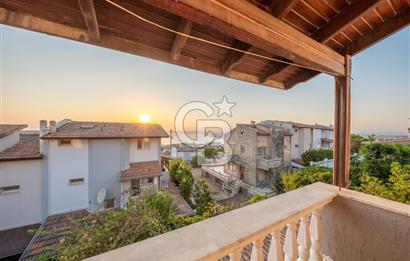 AKARCA YENİSU EVLERİ PANORAMİK DENİZ MANZARALI SATILIK 3+1 VİLLA